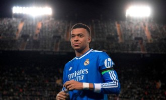 西甲争冠愈演愈烈 巴塞罗那仅领先皇马1分 瓦伦西亚0-2不敌强敌