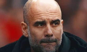 突发！曼城截胡曼联，引世界最佳门将，372场功勋让位